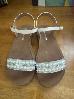 Girls White Pearl-Embellished Ankle-Strap Sandals